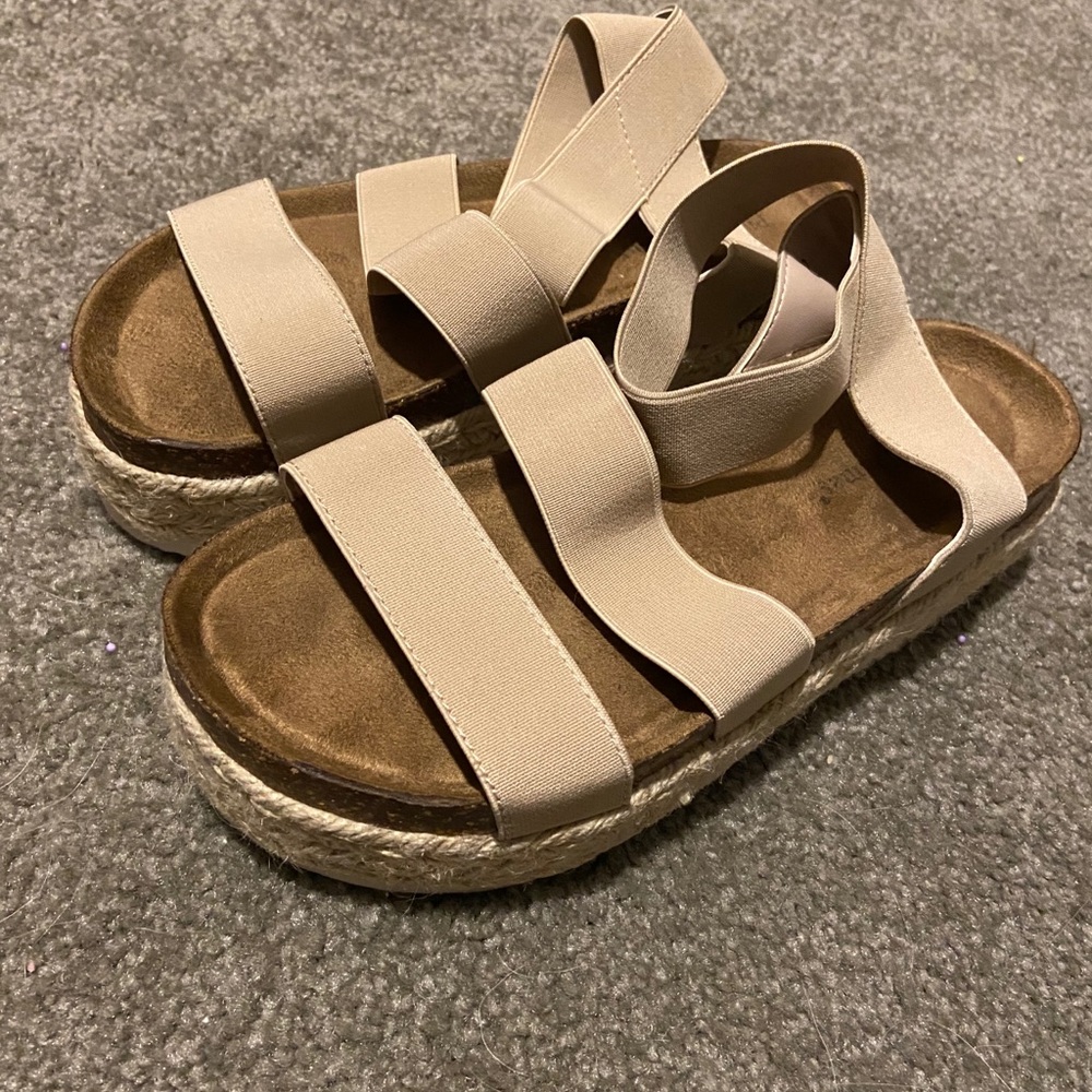 Espadrilles - Picture 2 of 3
